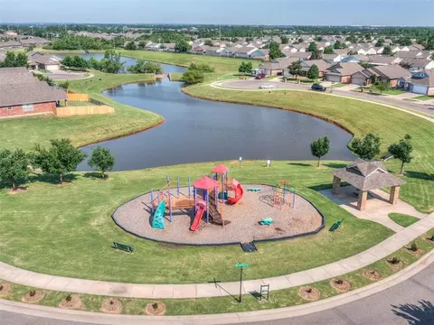 View/Area - 1237 SW 162nd St, Moore, OK 73170 photo 6 of 6