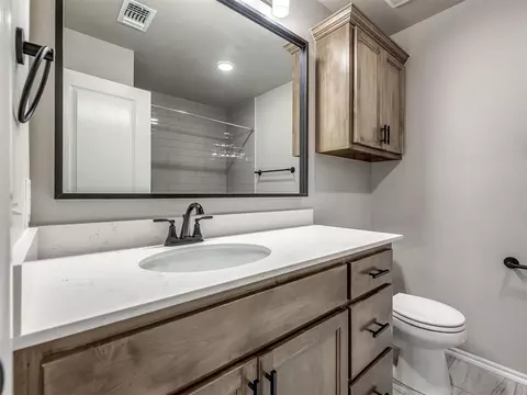 Bath - 1237 SW 162nd St, Moore, OK 73170 photo 5 of 6