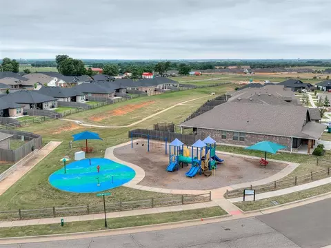 View/Area - 1237 SW 162nd St, Moore, OK 73170 photo 5 of 6
