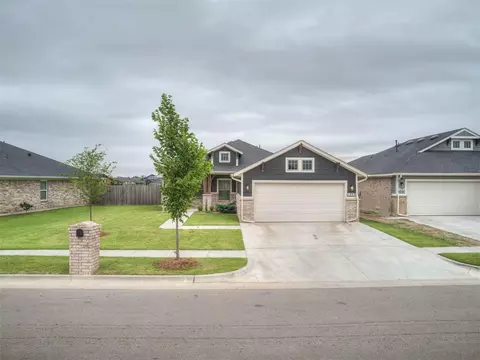 Exterior - 1237 SW 162nd St, Moore, OK 73170 photo 8 of 8