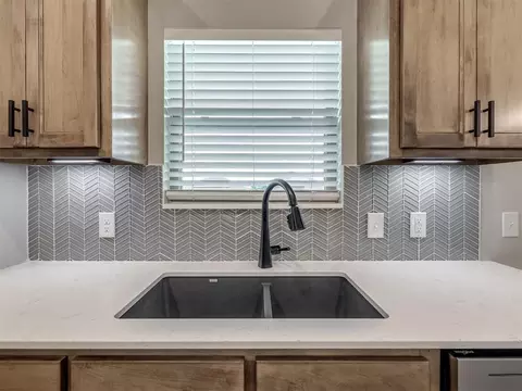 Kitchen - 1237 SW 162nd St, Moore, OK 73170 photo 6 of 6