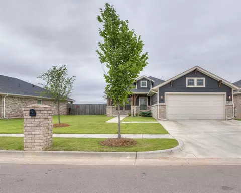 Exterior - 1237 SW 162nd St, Moore, OK 73170 photo 2 of 8