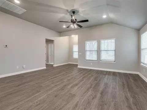 Living - 1237 SW 162nd St, Moore, OK 73170 photo 2 of 4