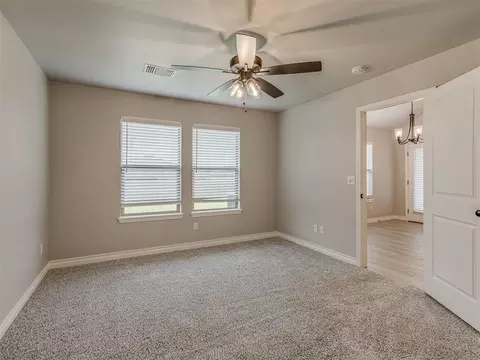 Bedroom - 371 Park Ln, Harrah, OK 73045 photo 2 of 7