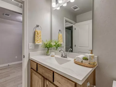Bath - 371 Park Ln, Harrah, OK 73045 photo 4 of 6