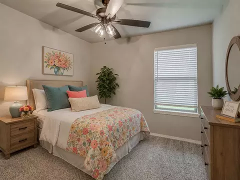 Bedroom - 371 Park Ln, Harrah, OK 73045 photo 6 of 7