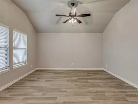Living - 371 Park Ln, Harrah, OK 73045 photo 3 of 3