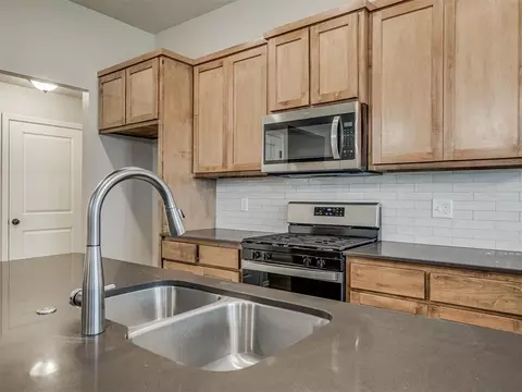 Kitchen - 371 Park Ln, Harrah, OK 73045 photo 5 of 8