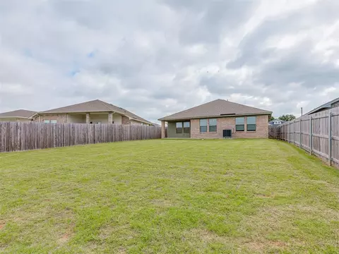 Exterior - 371 Park Ln, Harrah, OK 73045 photo 5 of 6