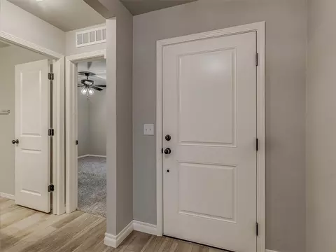 Entry Way - 371 Park Ln, Harrah, OK 73045 photo 1 of 2