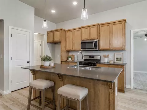 Kitchen - 371 Park Ln, Harrah, OK 73045 photo 2 of 8