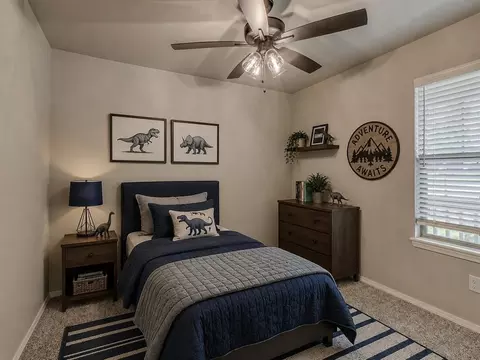 Bedroom - 371 Park Ln, Harrah, OK 73045 photo 4 of 7