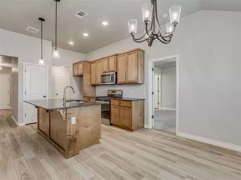 Kitchen - 371 Park Ln, Harrah, OK 73045 photo 1 of 8