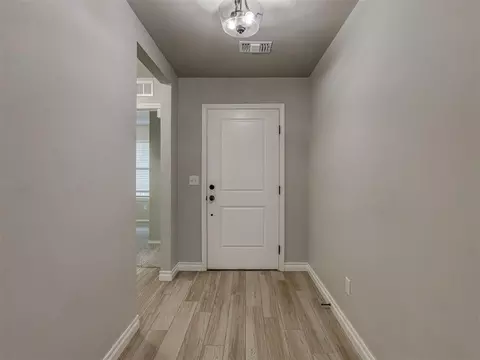 Entry Way - 371 Park Ln, Harrah, OK 73045 photo 2 of 2
