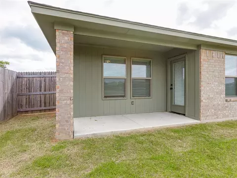 Exterior - 371 Park Ln, Harrah, OK 73045 photo 4 of 6