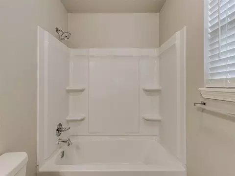 Bath - 371 Park Ln, Harrah, OK 73045 photo 3 of 6