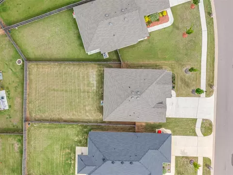 View/Area - 371 Park Ln, Harrah, OK 73045 photo 3 of 5