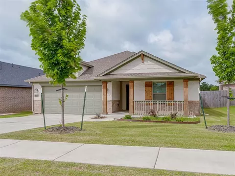 371 Park Ln, Harrah, OK 73045