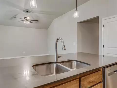 Kitchen - 371 Park Ln, Harrah, OK 73045 photo 7 of 8
