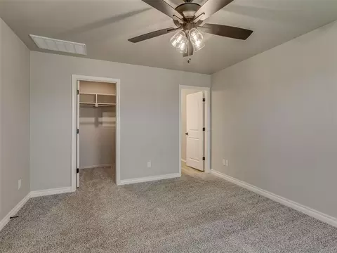 Bedroom - 371 Park Ln, Harrah, OK 73045 photo 3 of 7