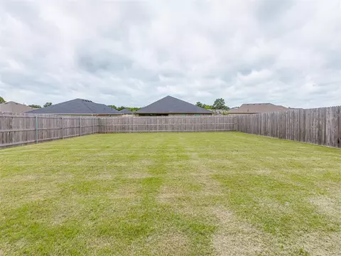 Exterior - 371 Park Ln, Harrah, OK 73045 photo 6 of 6