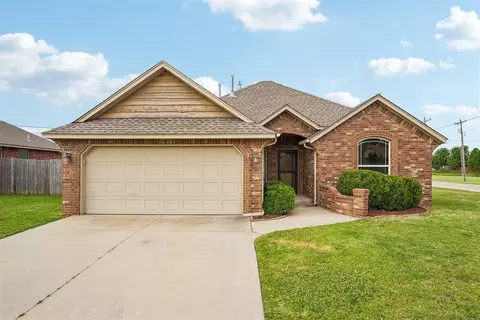860 SW 10th St, Moore, OK 73160