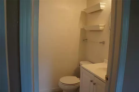 Bath - 501 S Clifford Ct, Wayne, OK 73095 photo 1 of 2