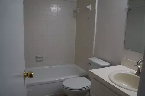 Bath - 501 S Clifford Ct, Wayne, OK 73095 photo 2 of 2