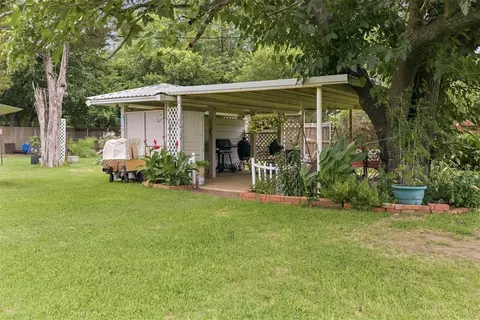 Exterior - 218 E H St, Ringling, OK 73456 photo 7 of 10