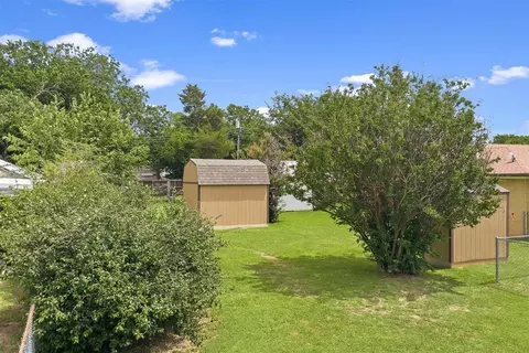 Exterior - 218 E H St, Ringling, OK 73456 photo 2 of 10