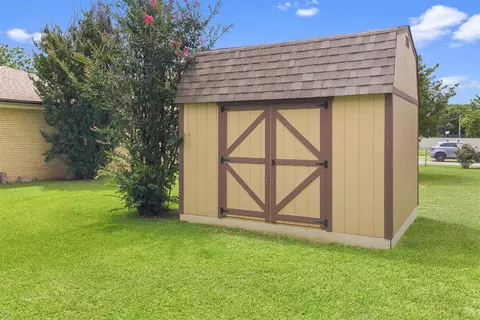 Exterior - 218 E H St, Ringling, OK 73456 photo 5 of 10