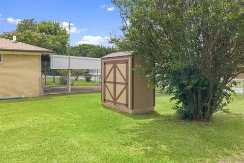 Exterior - 218 E H St, Ringling, OK 73456 photo 3 of 10