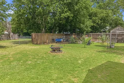 Exterior - 218 E H St, Ringling, OK 73456 photo 4 of 10