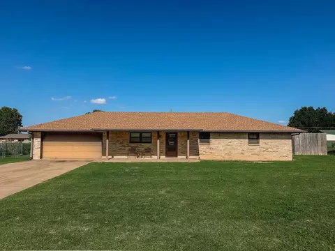703 N Vernon Ave, Hinton, OK 73047