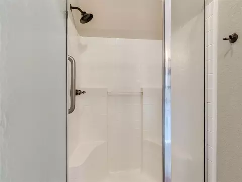 Bath - 416 Rolling Meadow Dr, Noble, OK 73068 photo 5 of 8