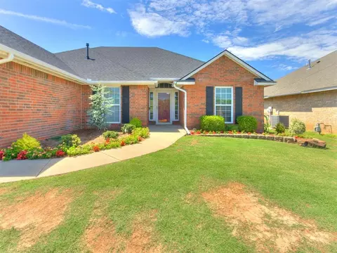 Exterior - 416 Rolling Meadow Dr, Noble, OK 73068 photo 2 of 4