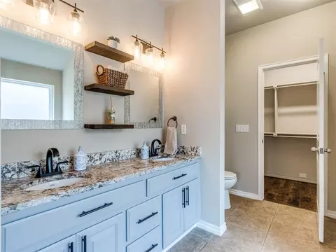 Bath - 416 Rolling Meadow Dr, Noble, OK 73068 photo 1 of 8
