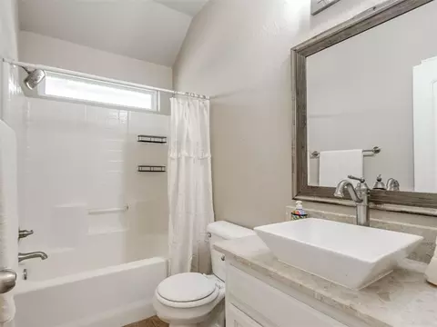 Bath - 416 Rolling Meadow Dr, Noble, OK 73068 photo 6 of 8