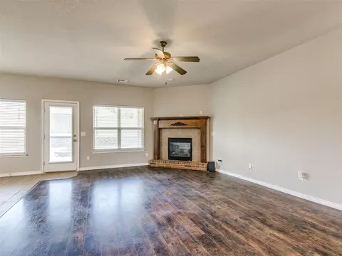 Living - 416 Rolling Meadow Dr, Noble, OK 73068 photo 2 of 5