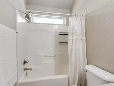 Bath - 416 Rolling Meadow Dr, Noble, OK 73068 photo 7 of 8