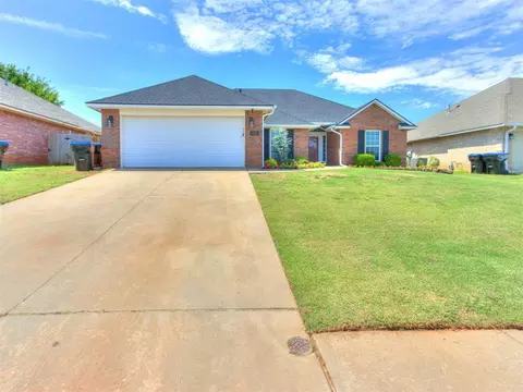 Exterior - 416 Rolling Meadow Dr, Noble, OK 73068 photo 3 of 4