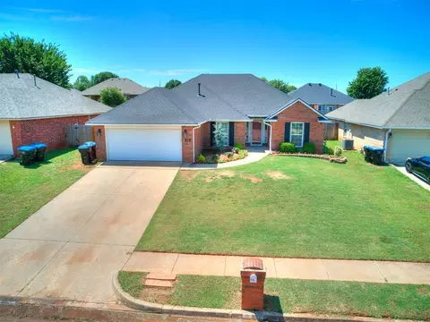 416 Rolling Meadow Dr, Noble, OK 73068