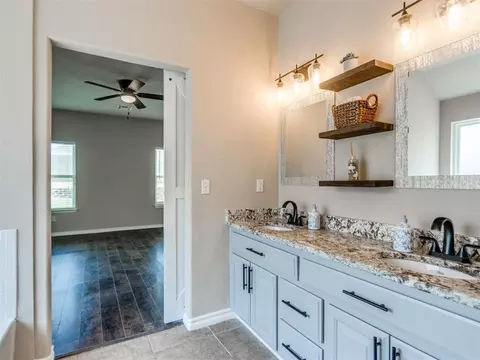 Bath - 416 Rolling Meadow Dr, Noble, OK 73068 photo 3 of 8