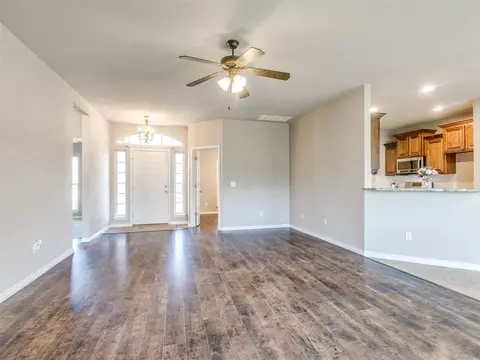 Living - 416 Rolling Meadow Dr, Noble, OK 73068 photo 4 of 5