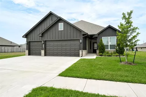 7713 Wilshire Woods Dr, Yukon, OK 73099