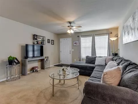 Living - 531 E Juniper Ln, Mustang, OK 73064 photo 2 of 4