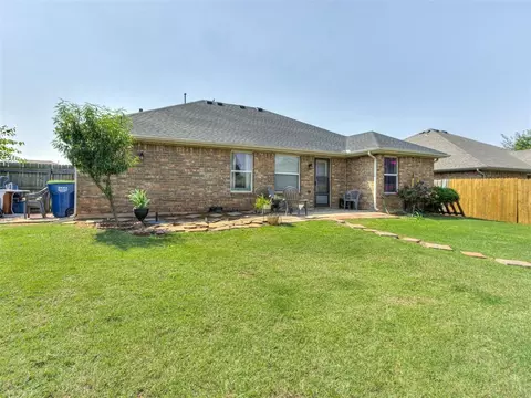 Exterior - 531 E Juniper Ln, Mustang, OK 73064 photo 4 of 6