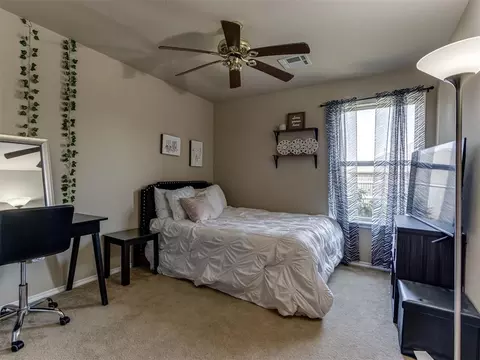 Bedroom - 531 E Juniper Ln, Mustang, OK 73064 photo 5 of 6