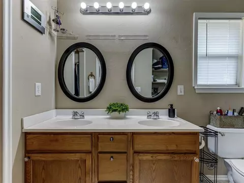 Bath - 531 E Juniper Ln, Mustang, OK 73064 photo 1 of 4