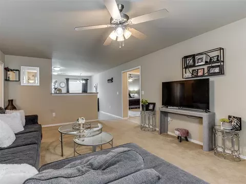 Living - 531 E Juniper Ln, Mustang, OK 73064 photo 4 of 4